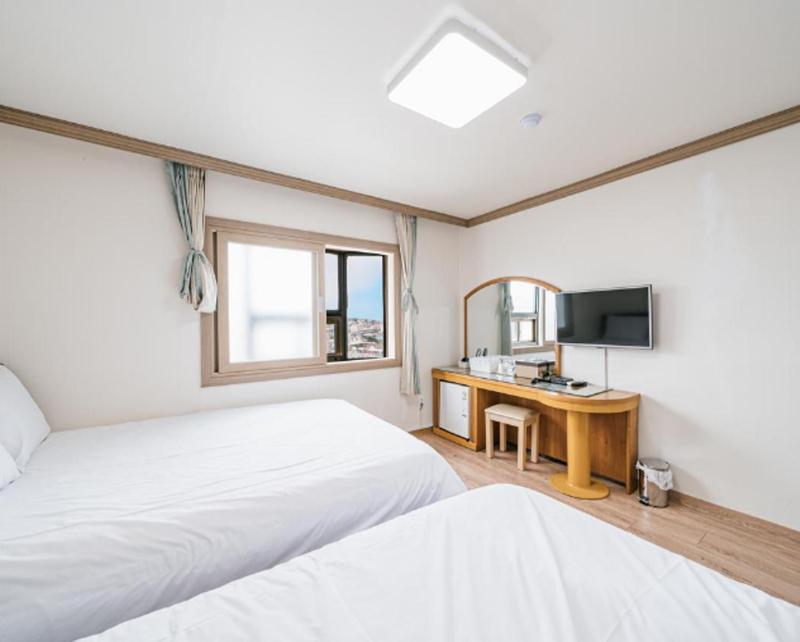 Top Island Hotel Jeju Exterior foto